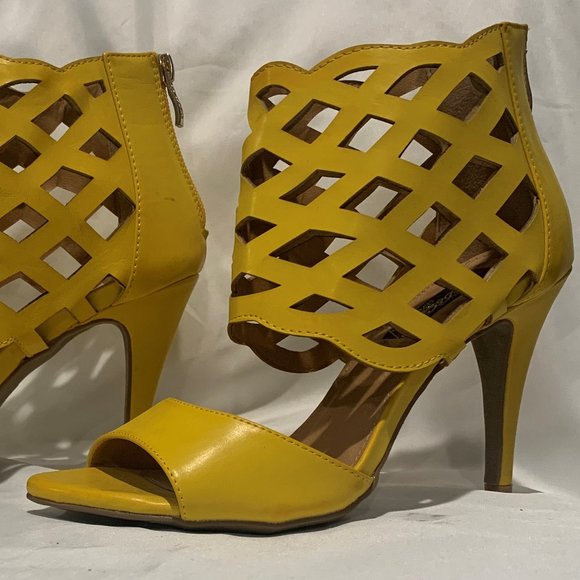 NEW DB DK Ladies Yellow Shoes - Picture 5 of 11